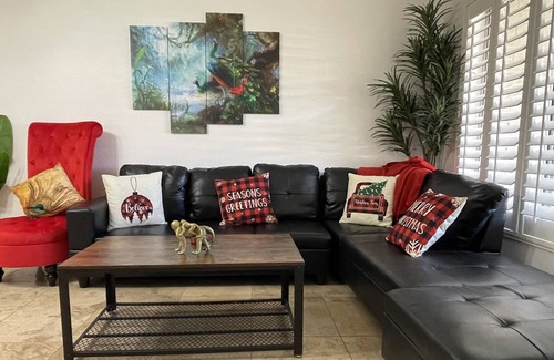 Dobson Ranch House | Jungle Bungalow 4 bd/2bth 6 beds Indoor Bball, Games, Huge backyard Family Home