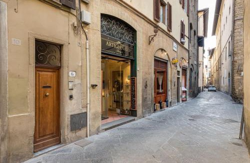 Duomo Apartment | Jungle suite mood behind Piazza Signoria