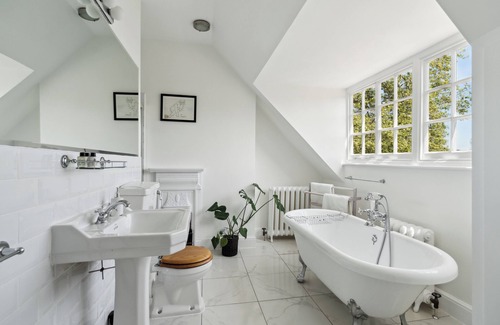 Bray on Thames Hotel | Junior Suite with Garden View at River Arts Club Hotel