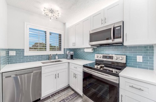 Bella Vista Condo | JupRent's - Ocean Walk Paradise - 3Bed/3Bath - Close to everything in Jupiter!