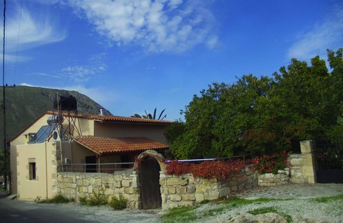 Megala Chorafia House | Just 15 Km from the city,6 from the port and 21 from the airport