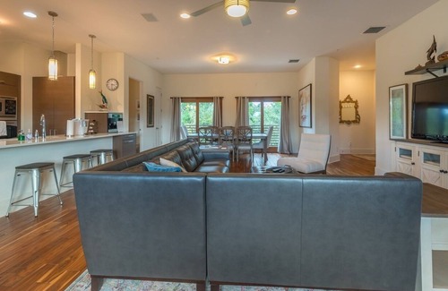 Winter Park Apartment | Just 3 Blocks to Park Ave Shops/Restaurants, 2 From The Winter Park Village!