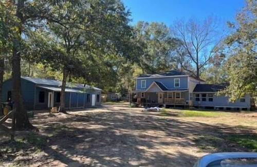 Montgomery House | Just need a room? Shared common space, private bedroom. B