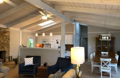Huddleston House | Just One More Day: 2 Kayaks, Wifi, Horseshoes, Paddleboard, Panoramic View