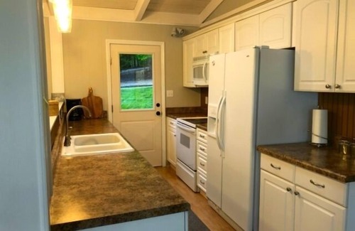 Huddleston House | Just One More Day: 2 Kayaks, Wifi, Horseshoes, Paddleboard, Panoramic View
