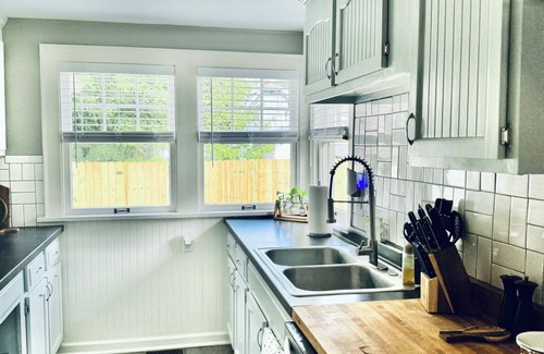 South Bend House | Just Renovated-Just for You! 2Bed 2Bath - 2.3 m from Notre Dame- Game Day Ready