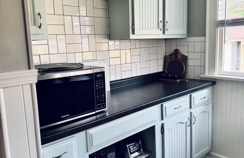 South Bend House | Just Renovated-Just for You! 2Bed 2Bath - 2.3 m from Notre Dame- Game Day Ready