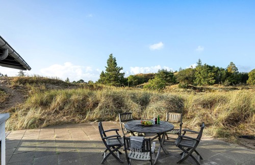 Hulsig House | Just south of Skagen, in idyllic Hulsig, lies this vacation home on a wonderful dune plot.