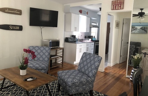 Pompano Beach Apartment | Just Steps to the Beach! Relax Across from the Ocean at Saltyside Bungalow