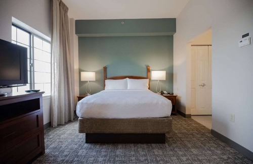 Gateway Hotel | Just What You Were Looking For! 3 Comfortable Units, w/Pool, Pet-Friendly!