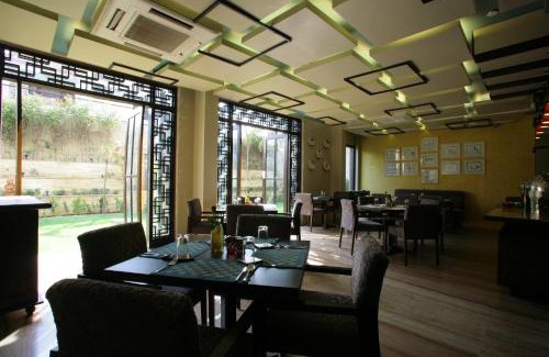 DLF Phase 3 Hotel | ​juSTa Gurgaon