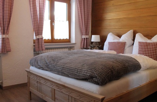 Mittenwald House | Kärntner Alm