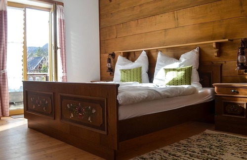 Mittenwald House | Kärntner Alm