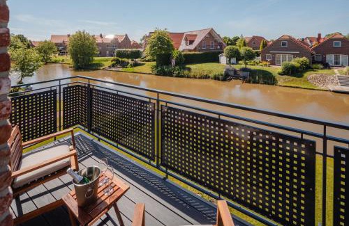 Greetsiel Apartment | Küsten Suite Ost direkte Wasserlage, 2 Balkone, 90qm