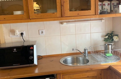 Heviz Apartment | KŐNIG APARTMAN II./RÓZA APARTMAN/300 MÉTERRE A HÉVÍZI TERMÁL TÓTÓL!