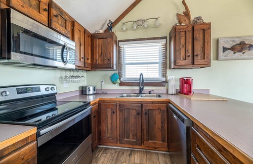 Sea Retreat House | K1717 Where Dreams Take Flight. Oceanside, Hot Tub, Private Pool, WiFi!