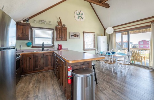 Sea Retreat House | K1717 Where Dreams Take Flight. Oceanside, Hot Tub, Private Pool, WiFi!