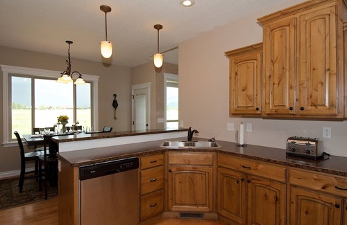 Driggs House | KABINO: Hot Tub Pool Table Fire Pit Exercise Room Mtn Views 2 Levels 2 Living Rooms WiFi Grill