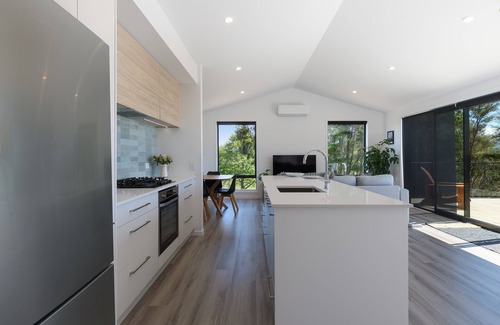 Lower Kaimai Cottage | Kaimai Views Escape - Perfect Country Getaway for Couples!