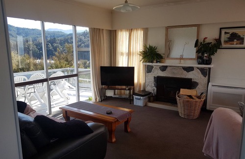 Kaiteriteri House | Kaiteriteri Beach Holiday Home, Elevated Sea Views and Mountain Biking Trails