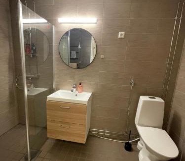 Ylamylly Apartment | Kaksio 51m2 ilmaisella pysäköinnillä ja parvekkeella