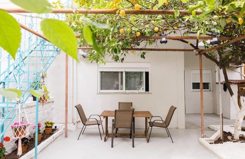 Anatolikos Sinikismos House | Kalamata Seaside garden house