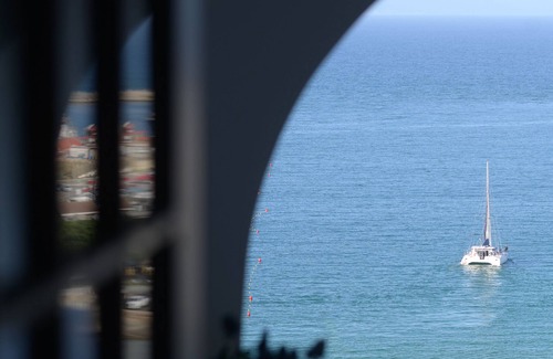 Mossel Bay Villa | Kalimera Beach House MosselbaynWalking distance to beach, stunning sea views