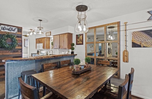 Table Rock Condo | KamAlot Kottage~Luxury Lakeview Condo~Resort~Pools