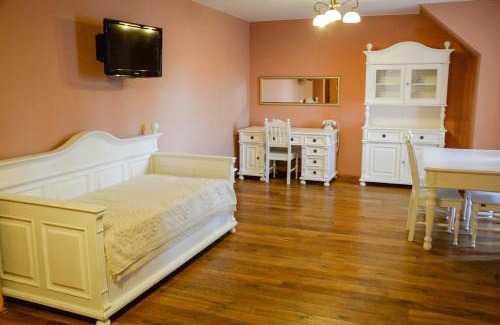 Wysowa-Zdroj Hotel | Karczma Regionalna Hotel GOŚCINNA CHATA