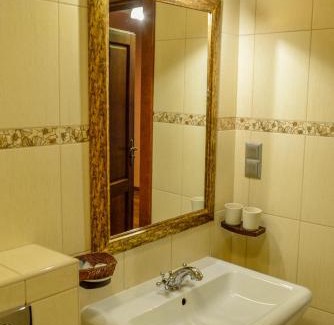 Wysowa-Zdroj Hotel | Karczma Regionalna Hotel GOŚCINNA CHATA