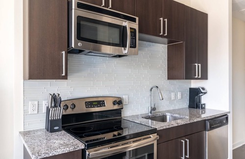Del Ray Apartment | Kasa Welcoming Studio Work Friendly Alexandria