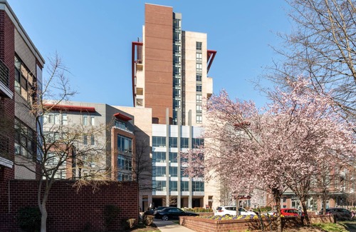 Del Ray Apartment | Kasa Welcoming Studio Work Friendly Alexandria