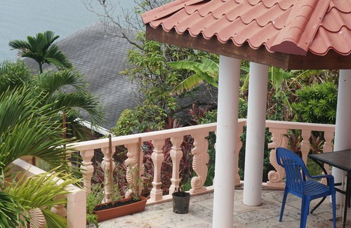 Jonesville Villa | Kayak, Snorkel, Dive Waterfront 2BR 2BA A/CnBeautiful Quiet Caribe bight w/pool