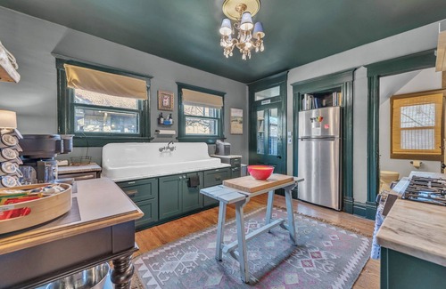 Rosedale House | KC Blvd Heights: Spacious 7BR Home, Central Locale