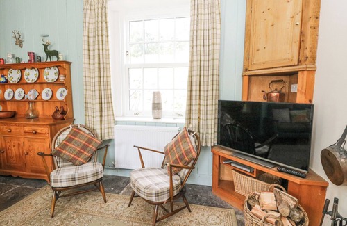 Invergarry Cottage | KEEPER’S COTTAGE, pet friendly, with open fire in Fort Augustus