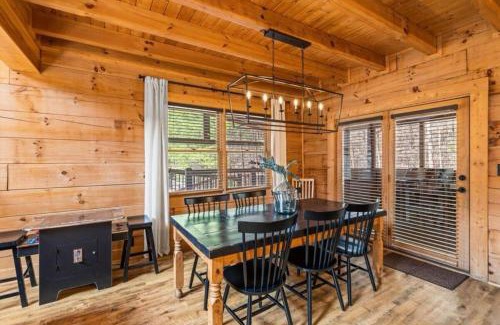 Pigeon Forge House | Kelly's Cozy Cabin 4 bedroom Parkway
