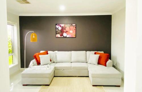 Kellyville House | Kellyville 5Br Near park and shopping mall