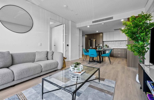 Kellyville Apartment | Kellyville Retreat with Balcony and Parking
