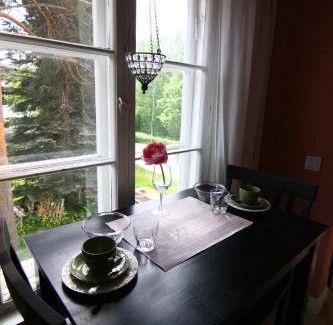 Maenttae-Vilppula Apartment | Keltaisen Kartanon Roosa