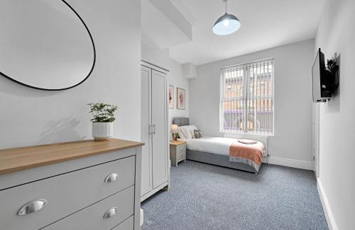 Prescot House | Kemble House - Air Host & Stay - 5 Bedroom, 5 Bathroom - Sleeping 10