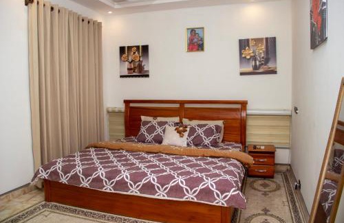 Oyarifa House | Kenest Villa - 3 Master-Bedrooms
