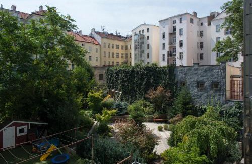 Prague 2 Apartment | Kent Ridge Loft (Lublanska)