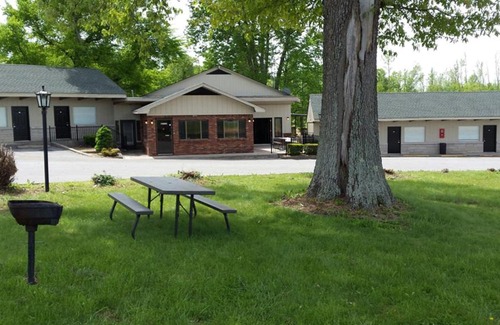 Gilbertsville Hotel | Kentucky Lake Inn