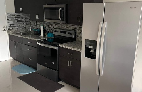 Portmore Apartment | Kesue's Bellevue 2Br apartment, steps away from the beach!