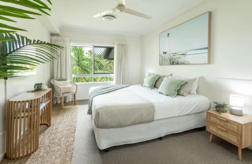 Kewarra Beach Apartment | Kewarra Beach Coastal Retreat 2BR Apt with Pool and BBQ