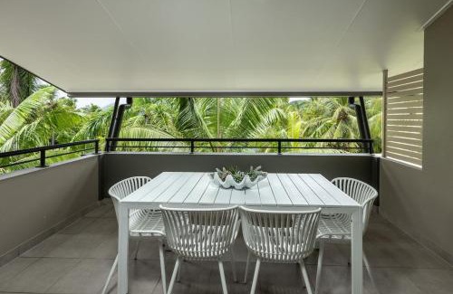 Kewarra Beach Apartment | Kewarra Beach Coastal Retreat 2BR Apt with Pool and BBQ
