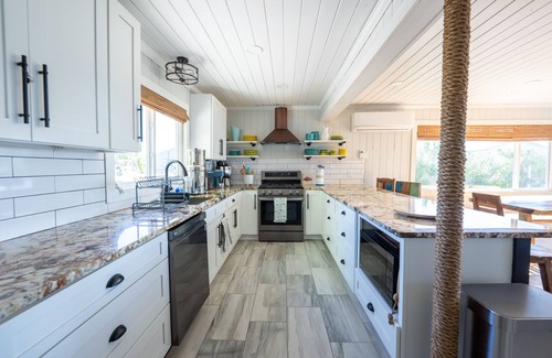 Treasure Cay House | Key Lime House with a 100’ dock: A Solar-Powered Waterfront Oasis on Black Sound