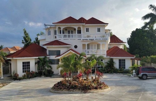 IronShore Estates Villa | Khastle Khodero