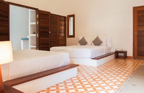 Kampot Hotel | Khla Lodge Quad Family room - Pool View