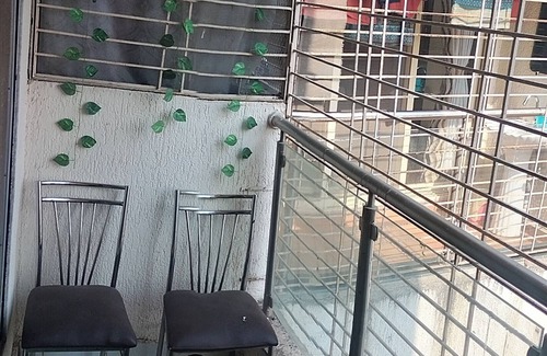 Kurla Apartment | Kickback and relax in this calm and peaceful place 5 min to pheonix mall